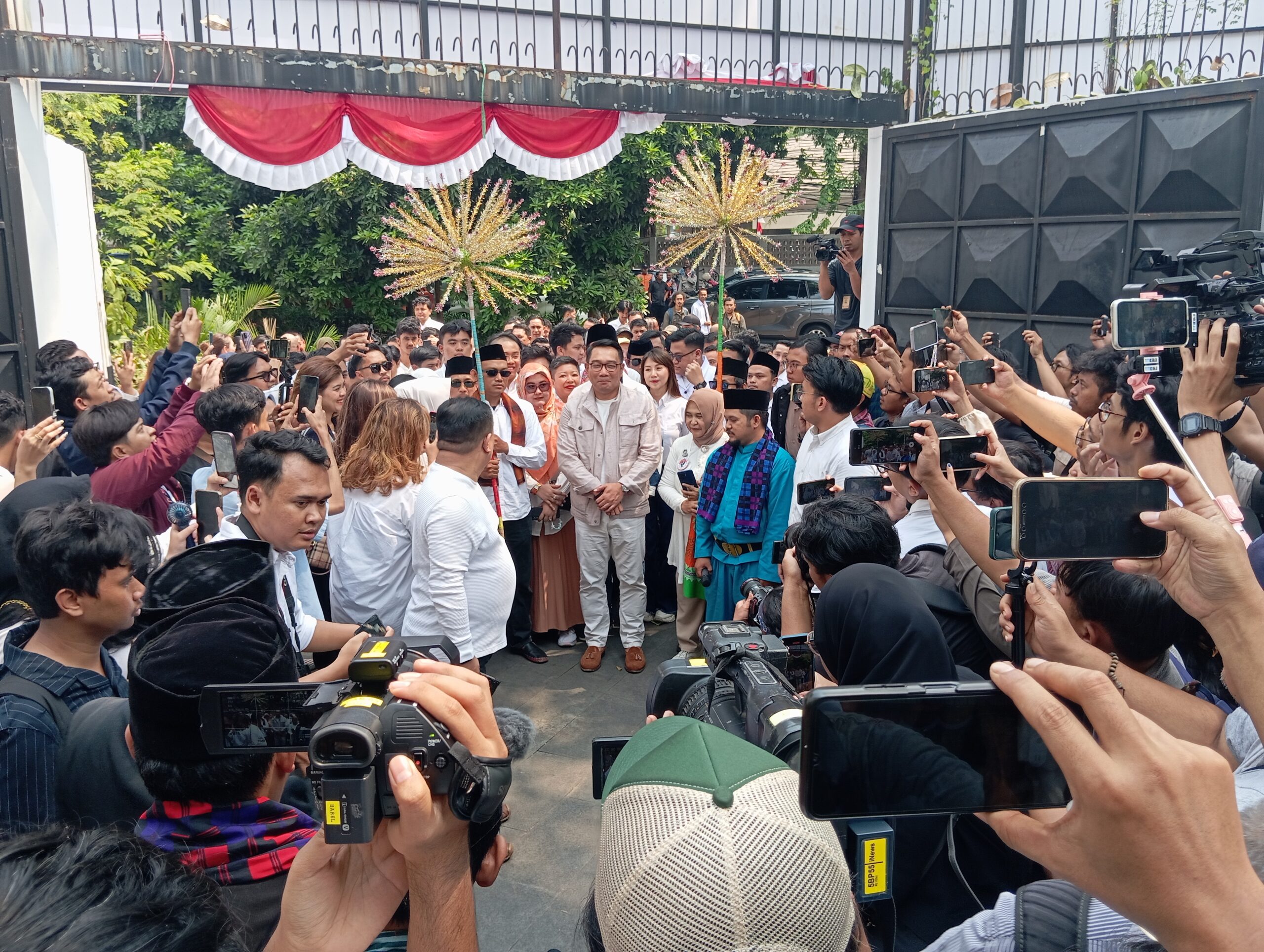 Ridwan Kamil Kunjungi TKN FANTA untuk Menguatkan Sinergi dalam Pemilihan Gubernur Jakarta 2024